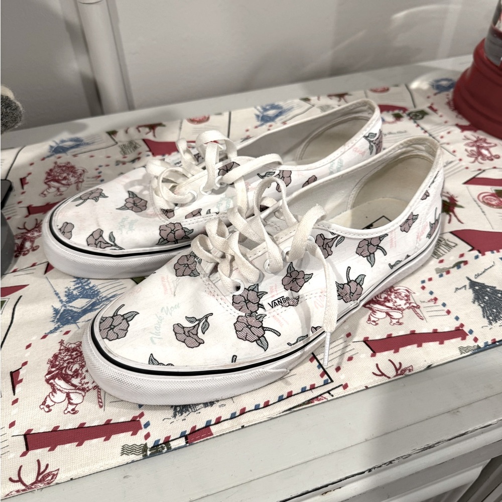 Men’s size 10 Rosebud Vans. Like New!
